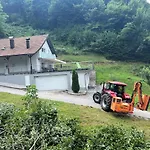 House In - Mountain View - Vikendica *