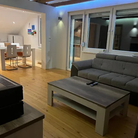 House In - Mountain View - *