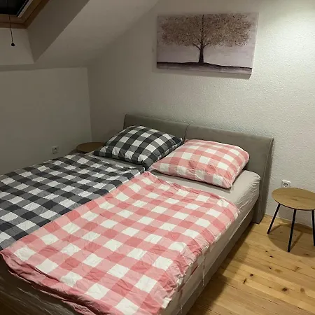 House In - Mountain View - *