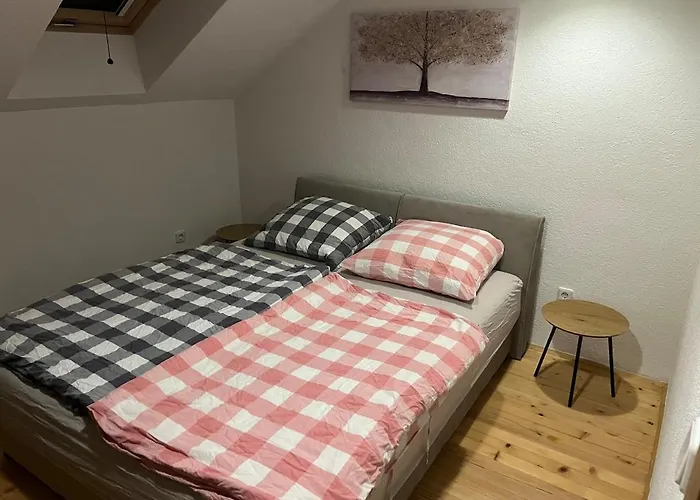 House In - Mountain View - *