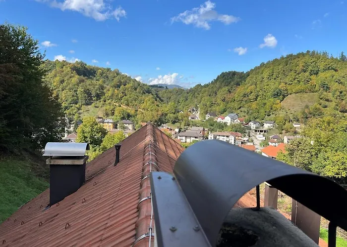 House In - Mountain View - *