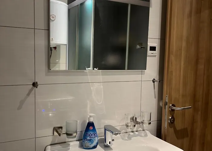 House In - Mountain View - *