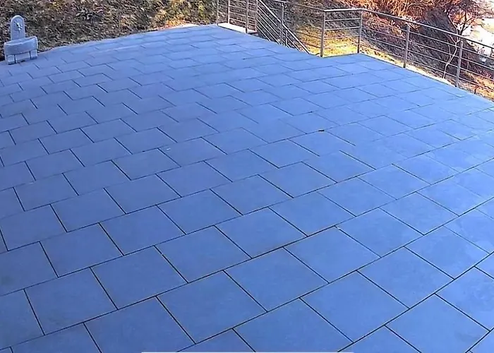 House In - Mountain View - *